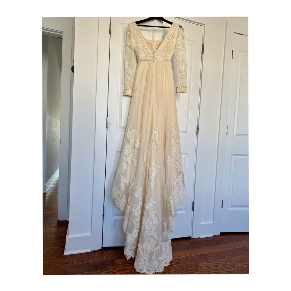 Christos Vintage Couture Wedding Dress Long Sleeve A-Line Silhouette - Picture 4 of 16